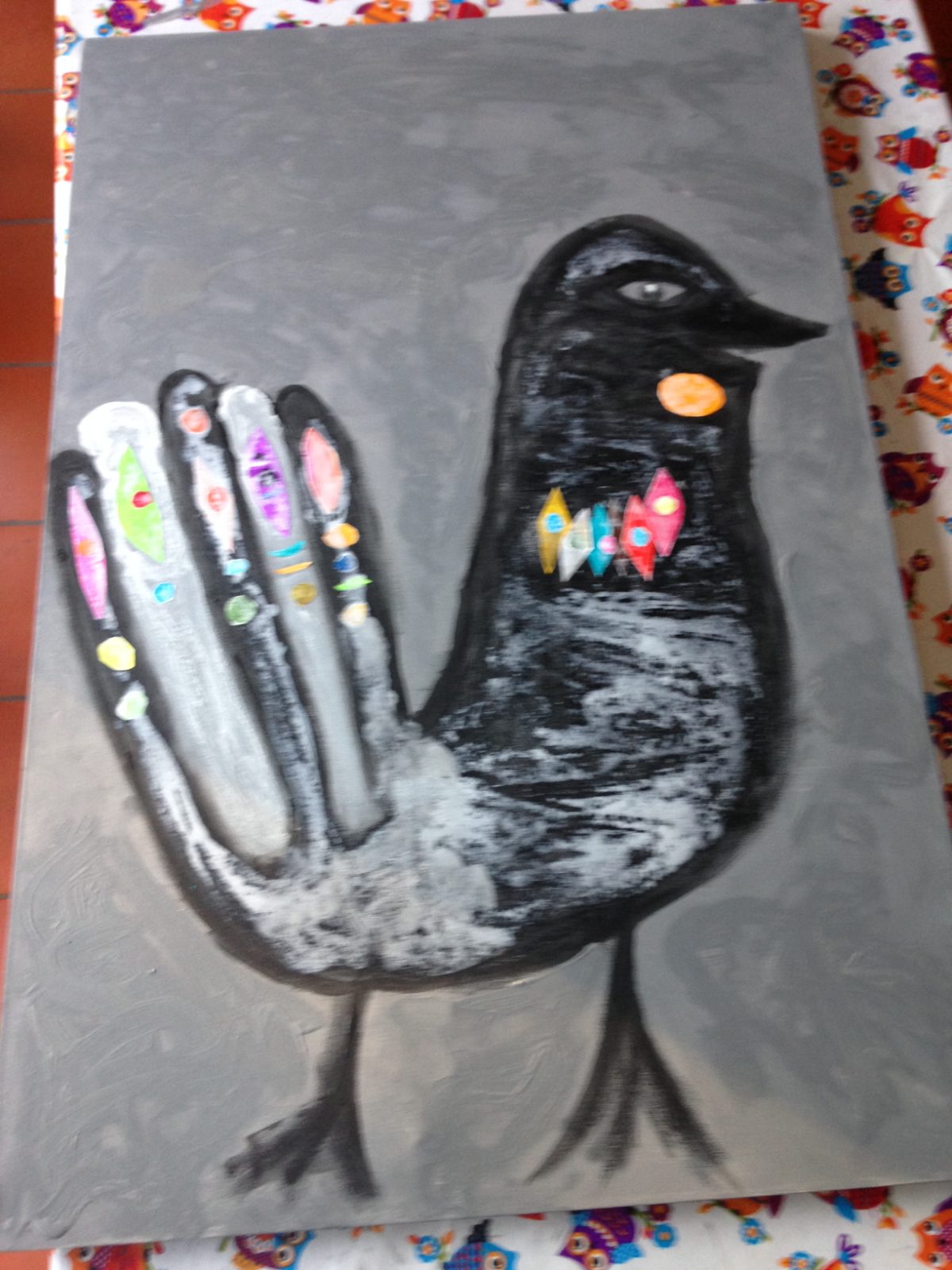 Figura em papel e tinta