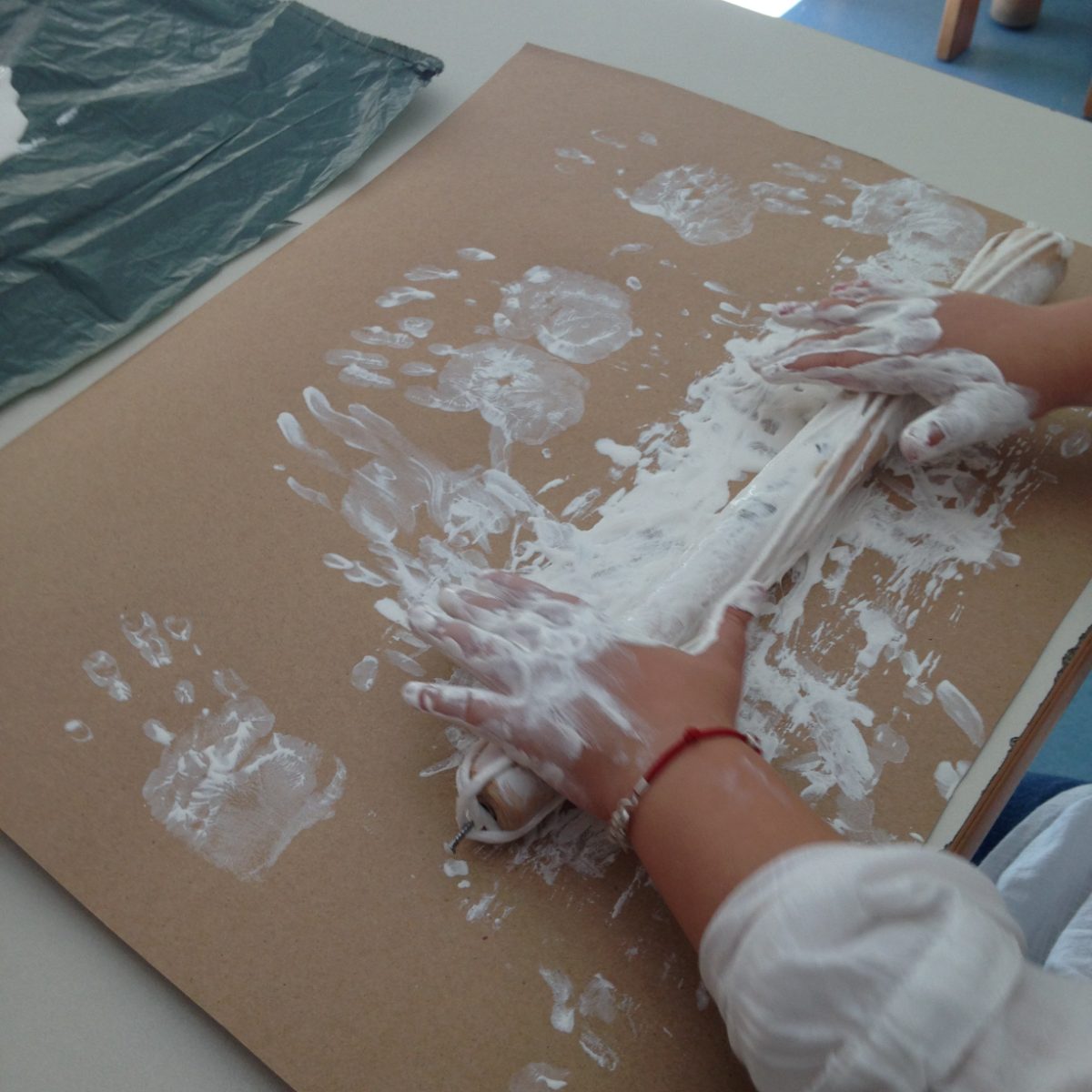 Traço branco sobre papel