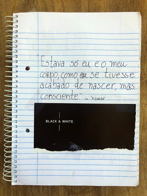 Página com bloco negro e texto
